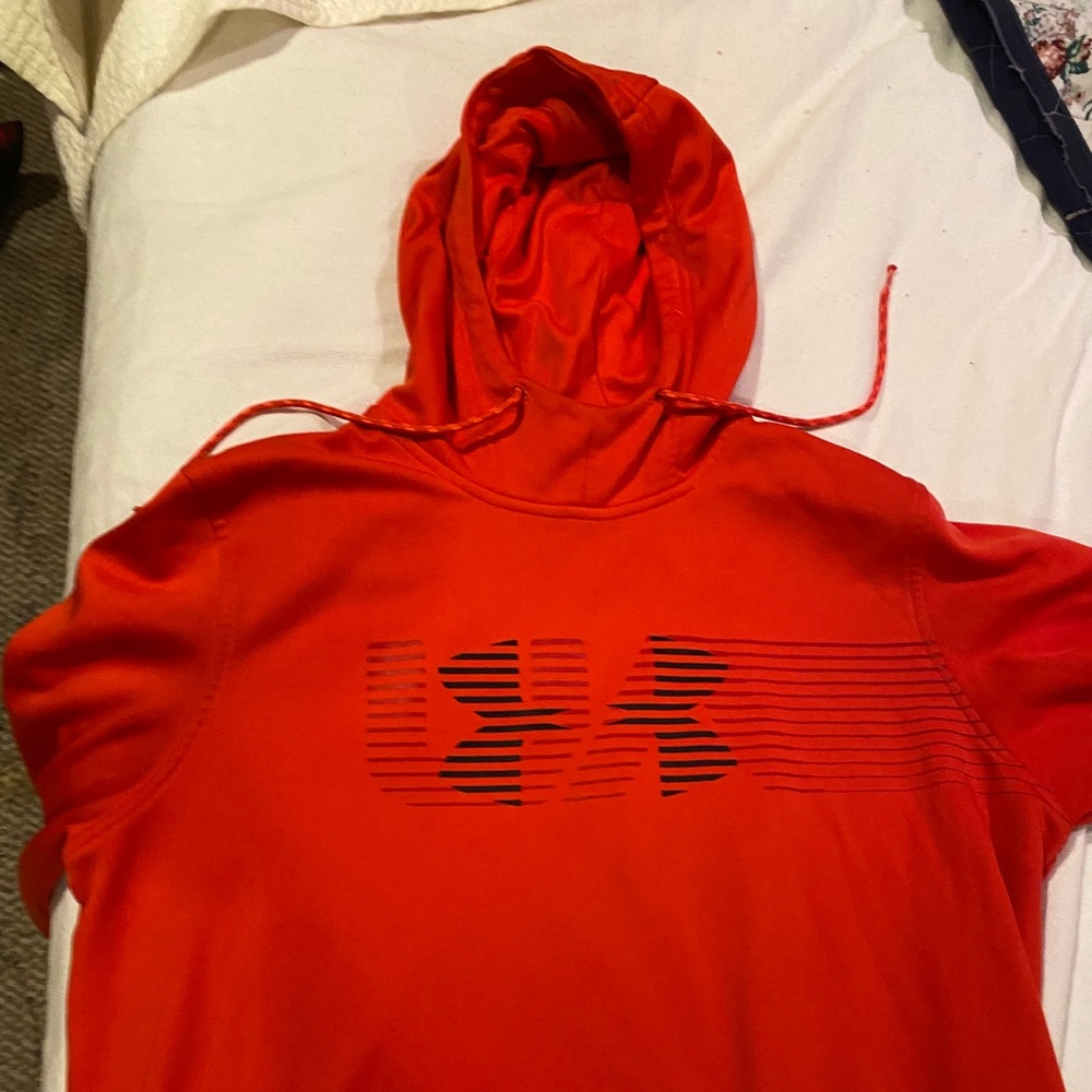 Under Armor sweatshirt